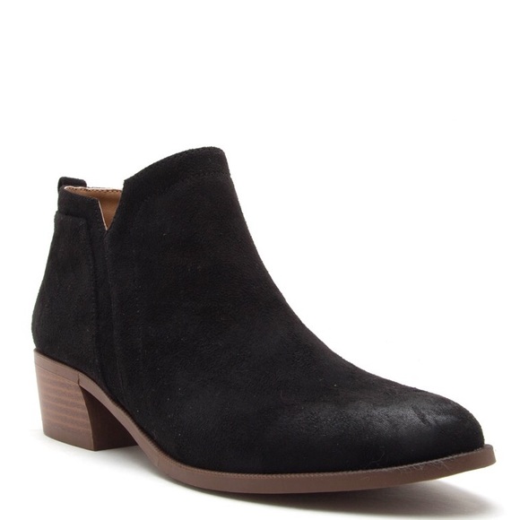 QUPID Shoes - Qupid Black soft faux suede BOOTIE w/oiling finish